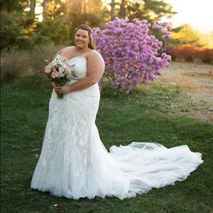 Stella York plus size wedding dress